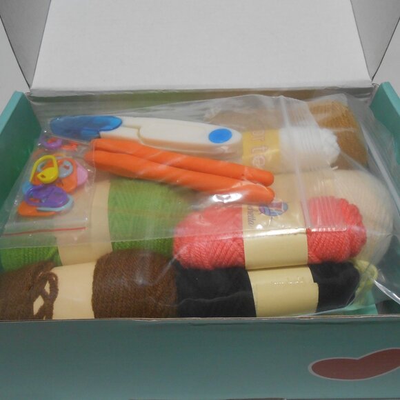 CROCHETTA WITH LOVE CROCHET KIT FOR BEGINNERS AGES 4+ CRAFTING BOYS & GIRLS NEW - Picture 5 of 9